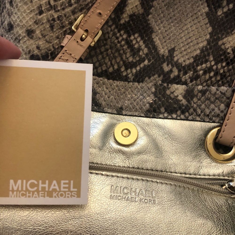 Purse - Picture 2 of 6